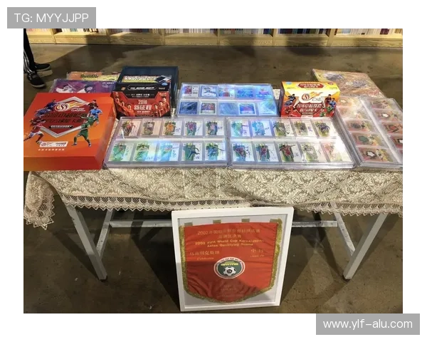 足球明星卡通摆件创意设计展示与收藏指南让你的家居更具运动气息