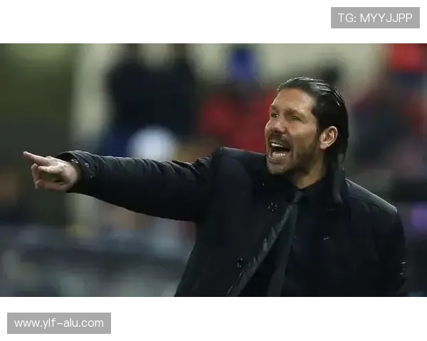 足球明星发型新潮流方便面卷引领时尚风潮成年轻人追捧的热门选择