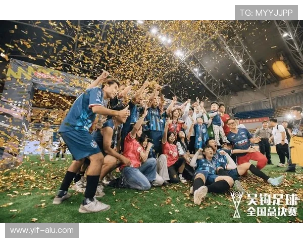 广州足球队在总决赛积分榜上以100分稳居第一名展现强大实力